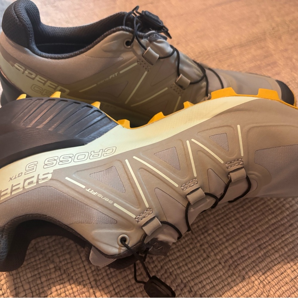 Salomon women’s Speedcross 5 GTX Trail Shoes - Gray and Yellow